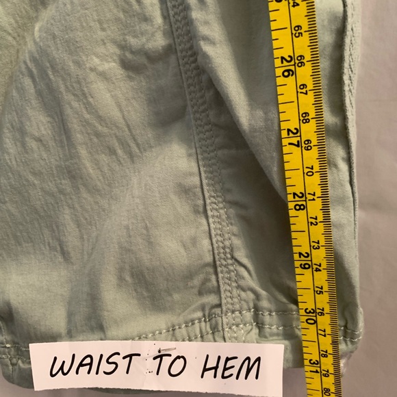 Style & Co. size 12 Khaki green CARGO capris with rushing gathers on legs. - Picture 7 of 10